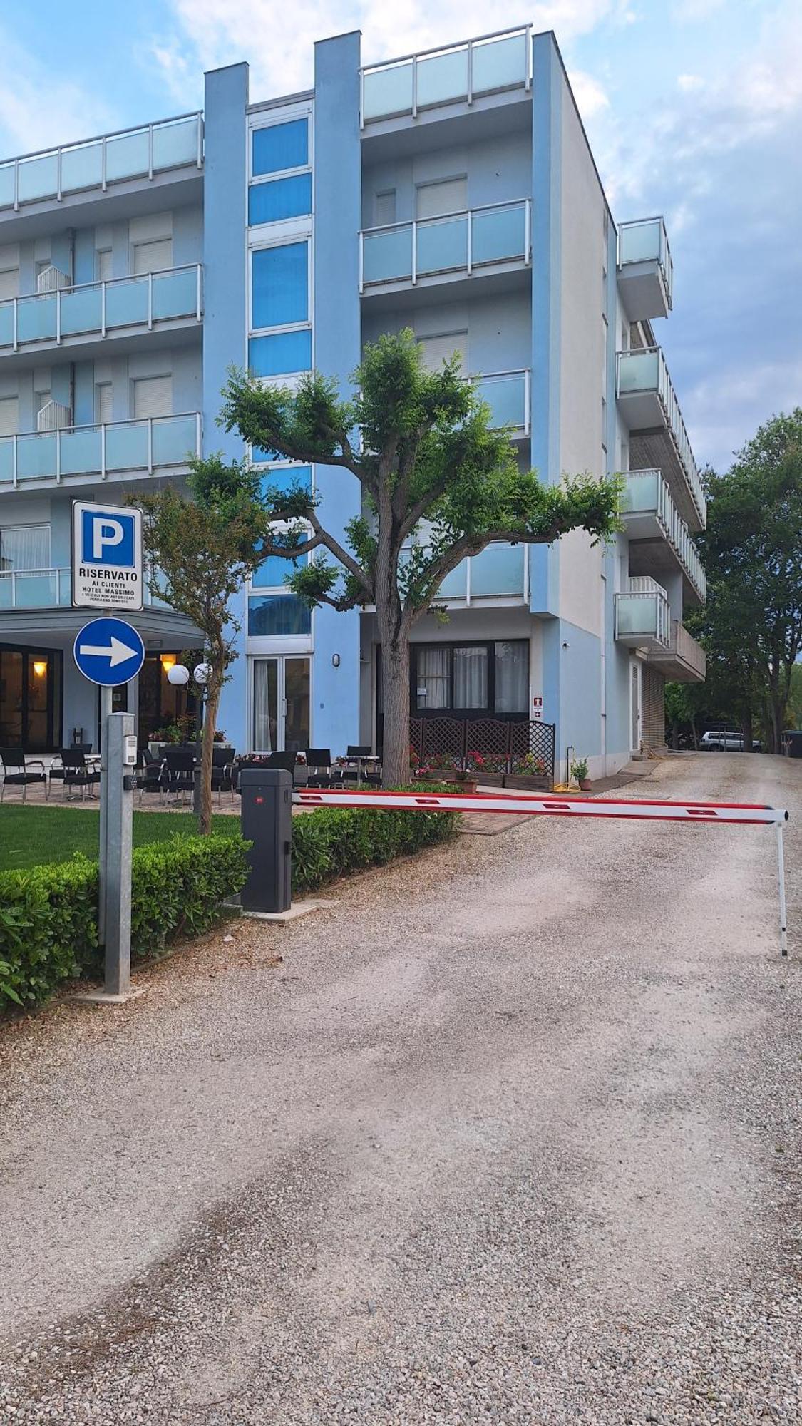 Hotel Massimo Червія Екстер'єр фото